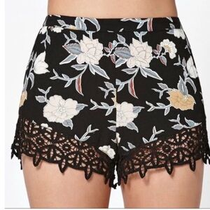 Kendall & Kylie Black and White High Waist Lace Trim Shorts Size: S (4-6)